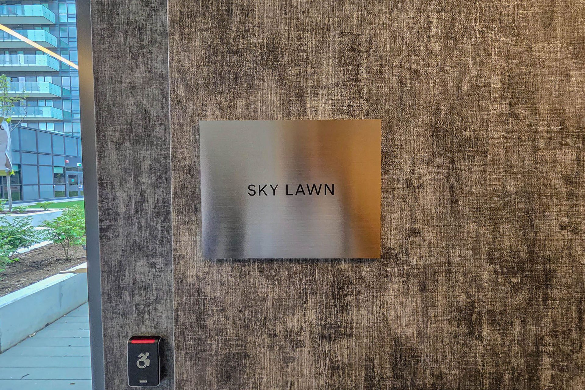 some caption here