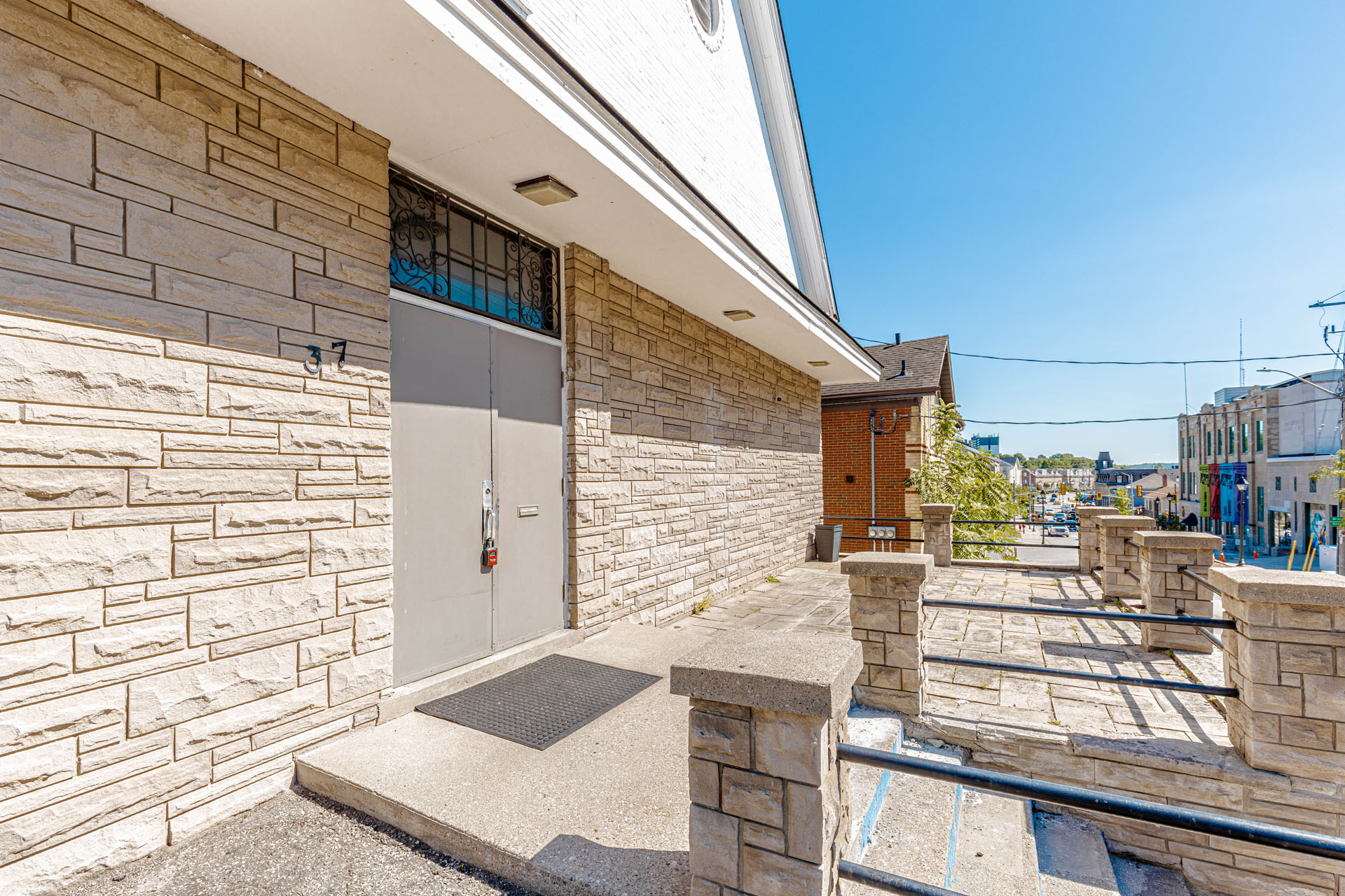 some caption here
