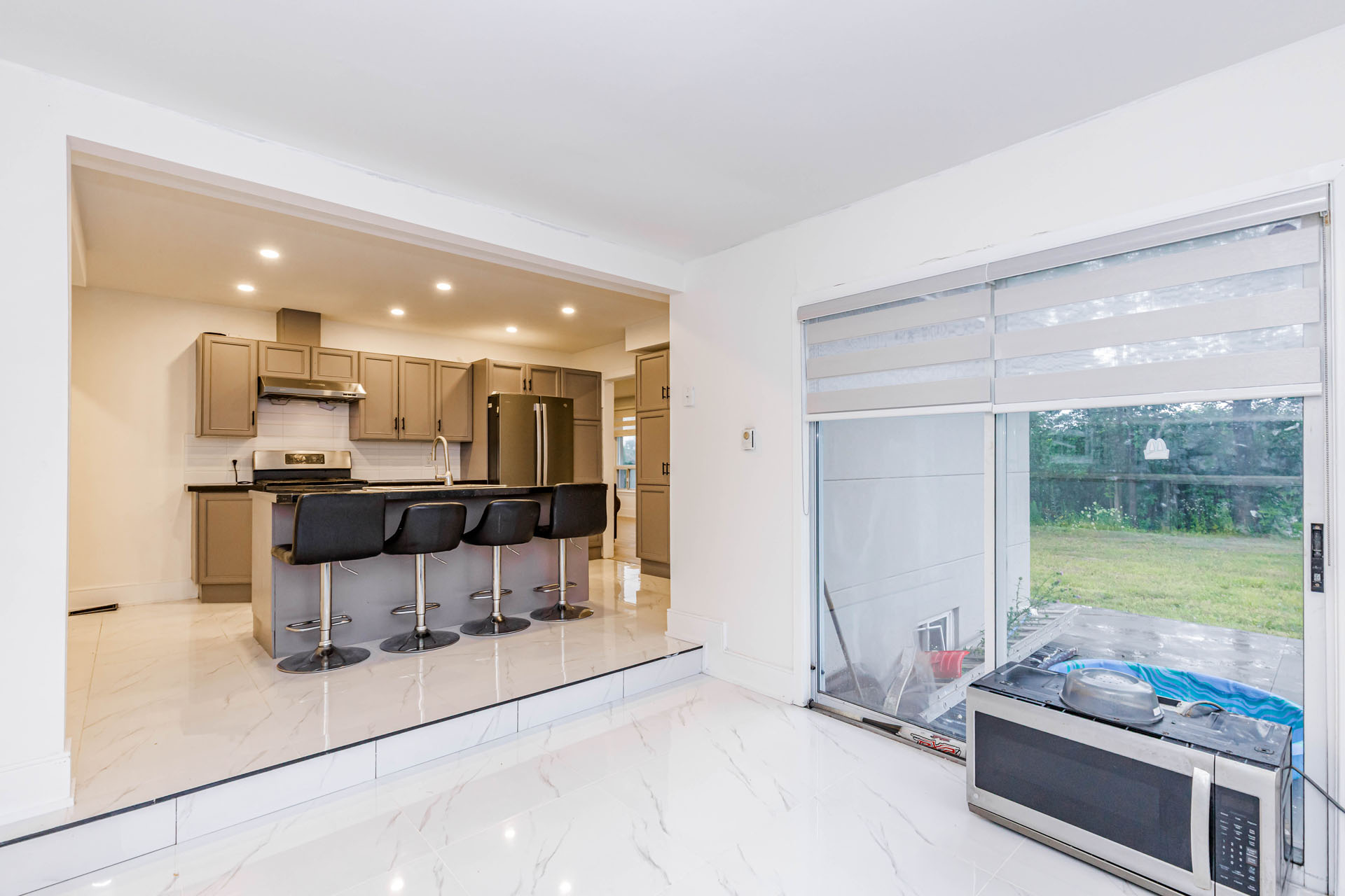 some caption here