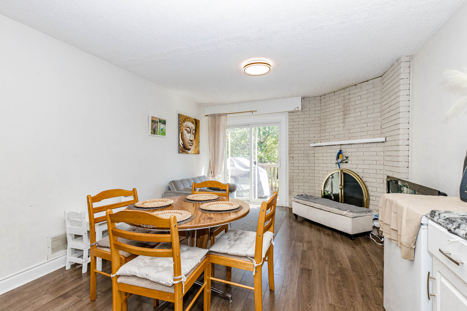 some caption here